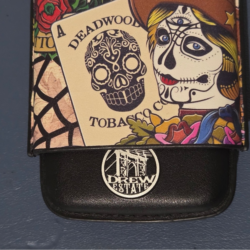 Drew Estate 2018 Limited Edition “Three Sisters" 3-finger leather Cigar case. - Picture 3 of 6